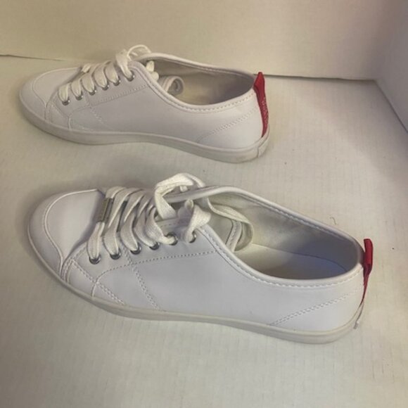 Guess women's White Faux leather lace-up sneakers, Size 7.5 - Picture 4 of 7